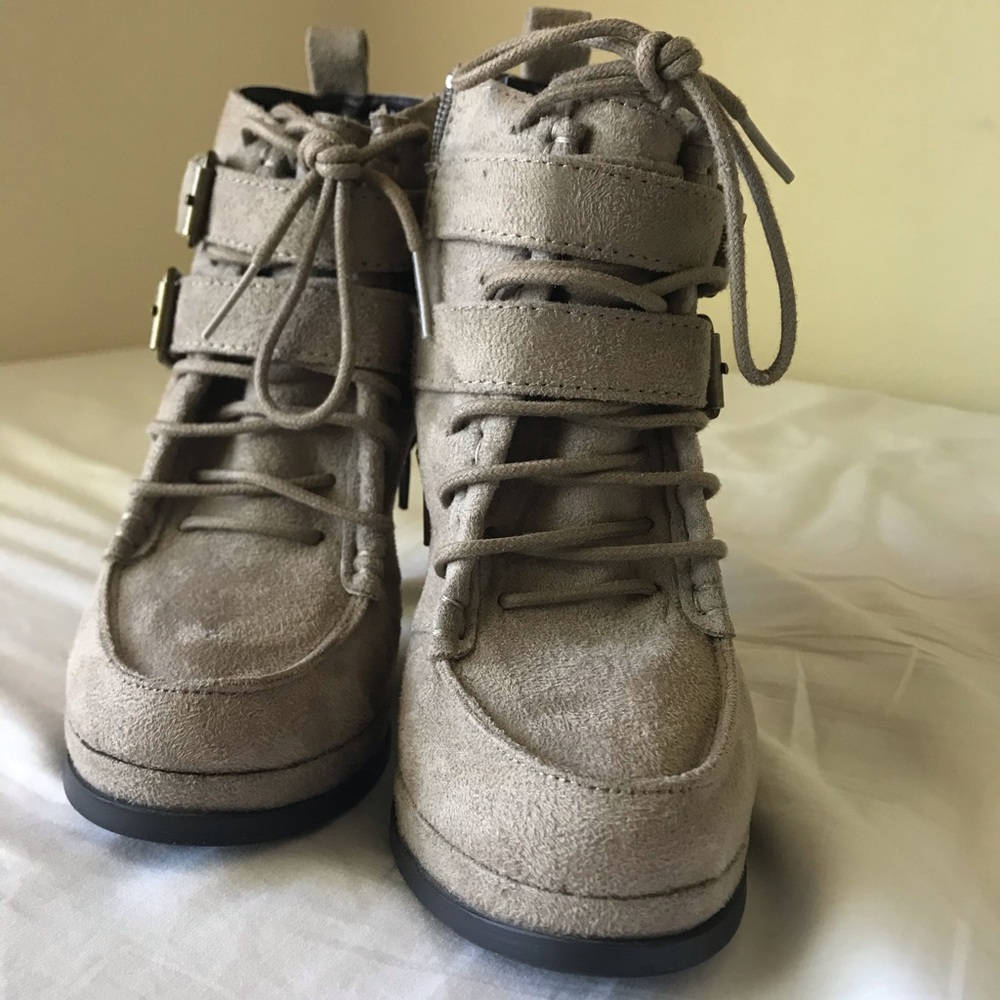 Tan Heel Boots